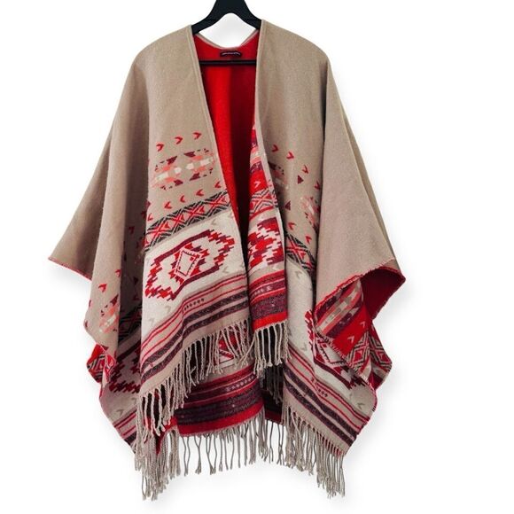 American Eagle Outfitters Jackets & Blazers - American Eagle Outfitters AEO Aztec Print Western Fringe Hem Poncho One Size